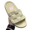 Nova Moda Chinelos Designer Top Sandálias Couro Salto Alto Sapatos de Praia Outdoor Antiderrapante Uma letra Triângulo Fundo Plano Borracha Geléia Cor 36-42