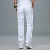 Mäns jeans klassisk stil mäns regelbundet passar vita jeans affärsmode denim avancerad stretch bomullsbyxor manliga märke byxor w0413