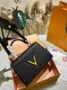 Luxus-Designer-Frauen-Handtasche aus echtem Leder V-Lock Flap Bag Verstellbarer Gürtel Umhängetaschen Twist One Handle Umhängetaschen