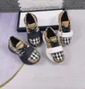Çocuk tasarımcı Bebek Ayakkabıları Erkek Kız için Yüksek kalite Moda Şerit Nakış Desen Rahat Çocuklar Hakiki Deri Rahat Sneakers