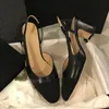 Designer-Abendschuhe, Strandsandalen, High Heels, Retro-Leder-Kanalschuhe, Damen-Hochzeits-Lederschuhe, dicke Patchwork-Briefschleife, luxuriöse Bootsschuhe mit rundem Kopf