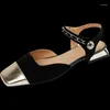 İlkbahar ve yaz aylarında Sandalet Kadınlar Orijinal Deri Sandal Kadın Metal Süet Kare Topuk Yüksek 2cm Toka Zinciri