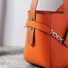 MS Fashion äkta läder hinkväska för kvinnor europeisk och amerikansk stil lyxdesigner väskor orange tote pures nya år 2023