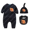 Tasarımcı Bebek Onesies Hat Bibs Haşıma Bezleri Setler Bebek Bodysuit Luxury Romper Pamuk Tulumcular Erkek Kızlar Kostüm Tulumları Giysiler İçin Bebekler İçin Bodysuits