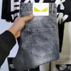 Designer jeans män och kvinnoklänning byxor tryckt tvättade jeans europeiska och amerikansk stil elastisk slitsträckt tyg ungdom smal liten fot