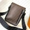 Män mode casual designe lyxbågar påsar messenger väskor crossbody handväska tote axelpåsar topp spegel kvalitet m46442 påse handväska