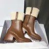 Betty Woody Boots Kadın Yağmur Botları Kalın Alt Slip Olmayan Kökte PVC Kauçuk Boşluk Uzun Diz Yüksek Platform Botları Siyah Su Geçirmez Hızlı Ayakkabılar Açık Kar Botları