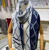 Esclusiva sciarpa spessa autunnale e invernale con abiti e borse di qualità scelta