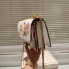 Sälj coabag läder axelväska c tryck godis designer väska jordgubbe cherry crossbody väskor kvinnor trend blomma strand handväskor handväskor kedja messenger väska 220423