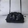 Pouch Venetasbottegas 2023 Handtas Geplooid Geweven Cloud Bag Leer Eén Schouder Cross Body Magnetische Knop Knoedel Broodje Meisje