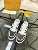 Yayoi Kusama X TRAINER SNEAKER Chaussures décontractées pour hommes 23SS YK Designer Shoe 54 Signature Brown Damier Canvas Baskets de basket-ball vintage en cuir