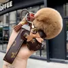 Designer Nyckelring Bear Head Läder Päls Kulhänge Nyckelring Rosett Bilhänge Metall Mode Personlighet Kreativ Söt