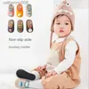 Slipper Winter Baby Socks Anti-halk Söt varma spjälsäng inomhus golvskor med gummisula för barn småbarn fotflicka spädbarn barn toffssl231114