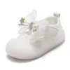 新生児の靴ファーストウォーカーキッズキールズプリンセスソフトソレッドベビーベッドフットウェアプレワルカーズ幼児幼児スニーカー