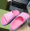 2022 luxe femmes sandales semelle épaisse chaussures de plage Designer pantoufles Macaron couleur correspondant fête plage voyage rose talon hauteur 4-5CM bon