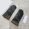 Klassische Kette Lederhandschuhe für Frauen Designer Winter warme Handschuhe Mode Brief Fahrradhandschuhe Damen Valentinstag Weihnachtsgeschenk