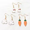 Boucles d'oreilles pendantes mignonnes et fraîches carotte dessin animé étudiant ami cadeau bijoux