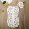 Schlafsäcke 2 STÜCKE Weiche Baby Swaddle Musselin Decke Nettes Tier Gedruckt Neugeborenes Baby Schlafsäcke Reißverschluss WickeldeckeHüte 230413