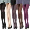 Collants Sexy en Nylon pour femmes, chaussettes serrées, couleur bonbon, pantalons sans couture, collection automne-hiver 2023