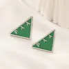 Boucles d'oreilles de luxe de mode Stud Designer Triangle 2023 Nouveau style Bijoux de luxe Amour Femmes Cadeau Boucle d'oreille en acier inoxydable Lettre noire Boucles d'oreilles Cadeau de famille Bijoux qui