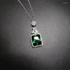 Collane con ciondolo Moda di lusso Multi sfaccettato Cristallo verde zircone intarsiato Collana con ghirlanda quadrata per uomini Donne Gioielli per feste di compleanno