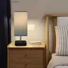 Bordslampor LED Bedside Lamp ljusstyrka Justerbar pekbordslampa med utökad laddningsport för sovrumsskrivbordsdekoration R231114