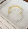 Bangle YS 2023 Unode50 Spanien Säljer mode av hög kvalitet utsökta kvinnors armband romantiska smycken presentpåse