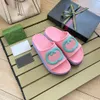 Lyxiga tofflor Designers Slide Women Ladies Hollow Platform Sandaler Womens Slide Sandal med Lnterlocking Sunny Beach Woman Shoes Slippers