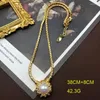 Orecchini a bottone Catena in rame Luce Lusso Strass Collana Orecchini Set Modello intagliato Design Unghia per le donne