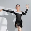 Bühnenkleidung Kinder Latin Dance Kostüm Mädchen Schwarzes Kleid mit Fransen Lange Ärmel Übungskleidung Cha Rumba Samba Performance NV16958