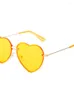 Lunettes de soleil belle coeur sans monture femmes décoratives Ins bords coupés lunettes Super Cool fête drôle Vintage nuances lunettes