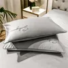 Defina a cama de cama de quatro peças de cama simples de algodão doméstico lençol doméstico tampa de colcha bordada sarja confortável cinza claro 230413