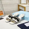 Designer-Slipper, bestickte Strick-Slides, weiche Lederpantoffeln, metallverzierte Damen-Dreieck-Flats-Absatz-Sandale mit Box