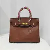 Platinumdesigner Tote Bag 2024 Leisure Women's Lizard Mönster Guld Buckle Cow Leather Fashion Classic One-Shulder Messenger