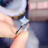 Pierścienie klastra Piękna księżniczka Cut 6x6mm Moissanite Anniversary Pierścień 925 Srebrny biały zaręczyny obietnica