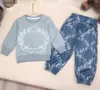 Nouveau bébé Survêtement automne enfants vêtements de marque enfants Ensemble deux pièces Taille 100-150 Poitrine logo imprimé sweat à capuche et jeans Nov10