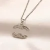 Collane con ciondolo Collana con ciondolo da donna Designer Girocollo di marca 2023 Ragazze romantiche Diamante placcato oro Collana per feste di matrimonio Regalo di famiglia Gioielli all'ingrosso