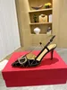 デザイナースリッパ女性サンダルv最新のごちそうサンダルレッドボックスダストバッグ美しい女性のハイヒール35-42