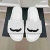 Fashion Slippers 2023 Channel Luxe ontwerp Zomer mannen en vrouwen platte schoenen dik zool lederen rubberen letter logo casual cartoon slippers 06-06