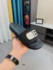Män kvinnor designer toffel mjuk massage glider sandaler skor glida sommarstrand utomhus coola tofflor mode platt flip flops storlek 36-45 EU