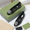 Sneakers de créateurs Chaussures décontractées surdimensionnées blanc noir en cuir noir de luxe Velvet en daim pour femmes