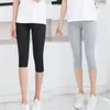 Leggings da donna Leggings elasticizzati sottili da donna Capris da allenamento Femme Pantaloni a 3/4 slim a vita media Pantaloni sportivi corti