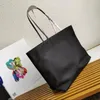 Venta al por mayor P Marcas de diseñador de lujo Bolsas de compras Mujeres Bolsa de viaje de ocio impermeable Gran capacidad Nylon Mamá Tote Bolso de hombro para mujer Bolso