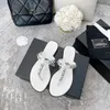 Paris varumärkesdesigner Kvinnor Sandaler 24SS Summer Outdoor Beach Flip-flop Slide Solid Fashion Gladiator Sandaler Women Flats Lägenheter Casual Ladies Shoes Ch Talltor