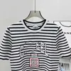 Damskie Knits Tees Designerska Wiek Marka mody 2023 Summer Nowy haft perfum butelka Czarno-biały pasek z krótkim rękawem T-shirt TOP Women HLJ3