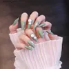 Falska naglar 24 st långgrön press på nagel 3d vit blommor söt stil full täckning naglar manikyr salong diy konst artificiella naglar mh88 q231114