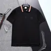 Polo da lavoro di moda Fornitore di magliette da uomo T-shirt allentata di lusso con lettera sul petto Ricamo a righe Stampa estiva Casual traspirante Top anti-umidità