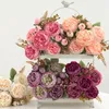 装飾的な花フェイクピーニーシルクスモールティーバッドブーケグリーンプラント花嫁花柄の人工シミュレーションホワイトピオニーテーブルデコレーション