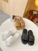 2023 beroemde merk Strand slippers Klassieke Platte hak Zomer Designer Mode flops leer dame Slides vrouwen schoenen Hotel Bad Dames sexy Sandalen 35-41