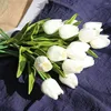 Kwiaty dekoracyjne sztuczny fałszywy kwiat Tulip bukiet kwiatowy wesele wystrój domu żółty biały purpurowy różowy pomarańczowy zielony 5pc